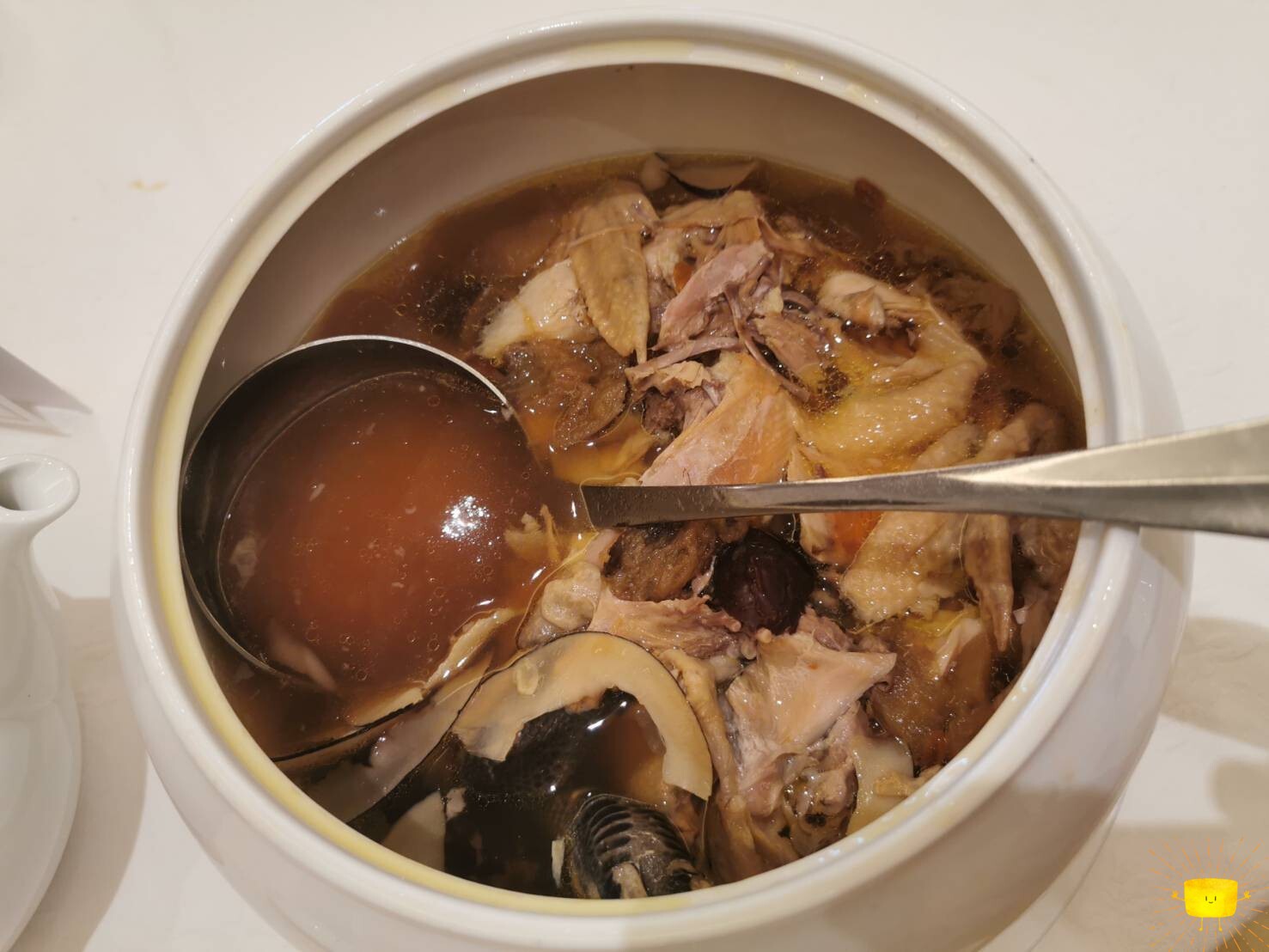 海底椰蘋果燉雞湯(口感偏甜，因為這道菜才知道海底椰的我)